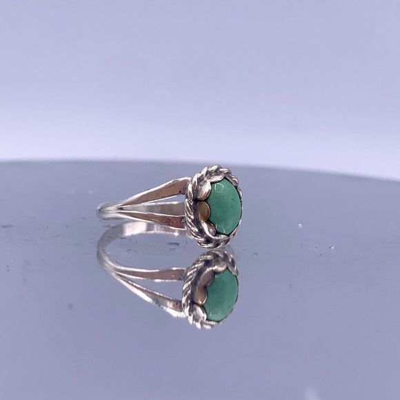 Navajo Vintage SouthWestern Sterling Silver and Turquoise Ring - Picture 6 of 7